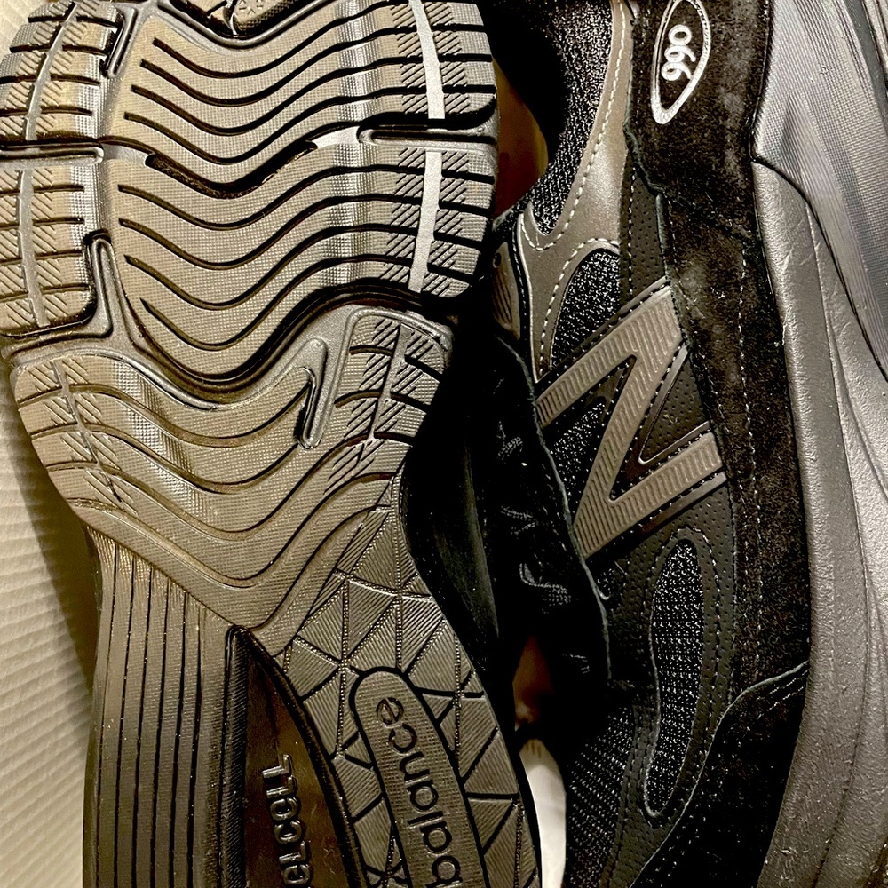 New Balance Unisex-Adult Made in USA 990 V6 Sneaker